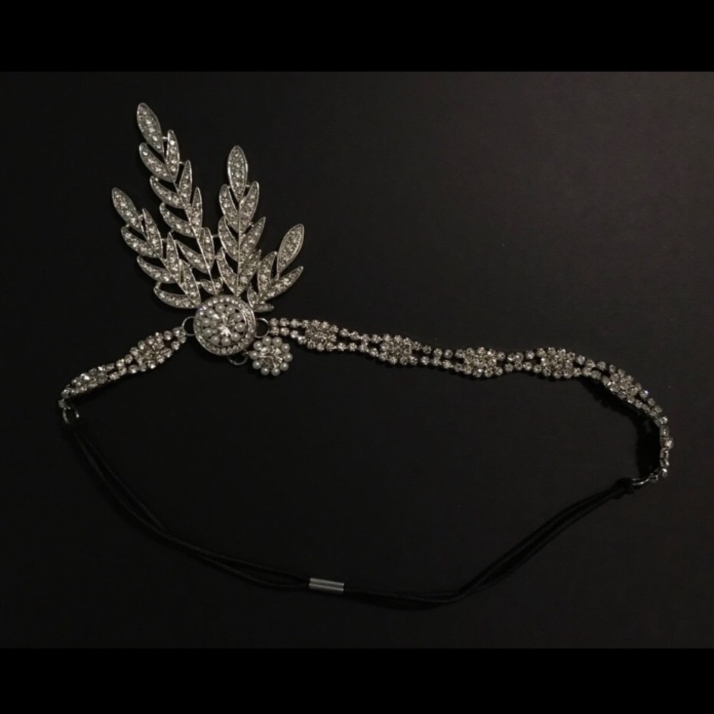 Elegant flapper style headband